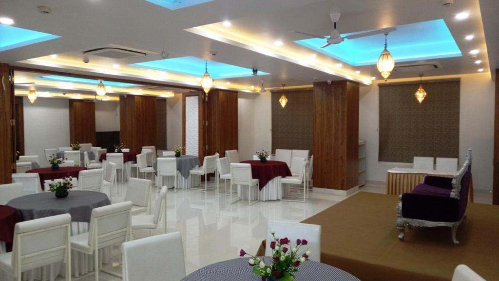 Alankrita Suites & Party Halls Meerut Buitenkant foto