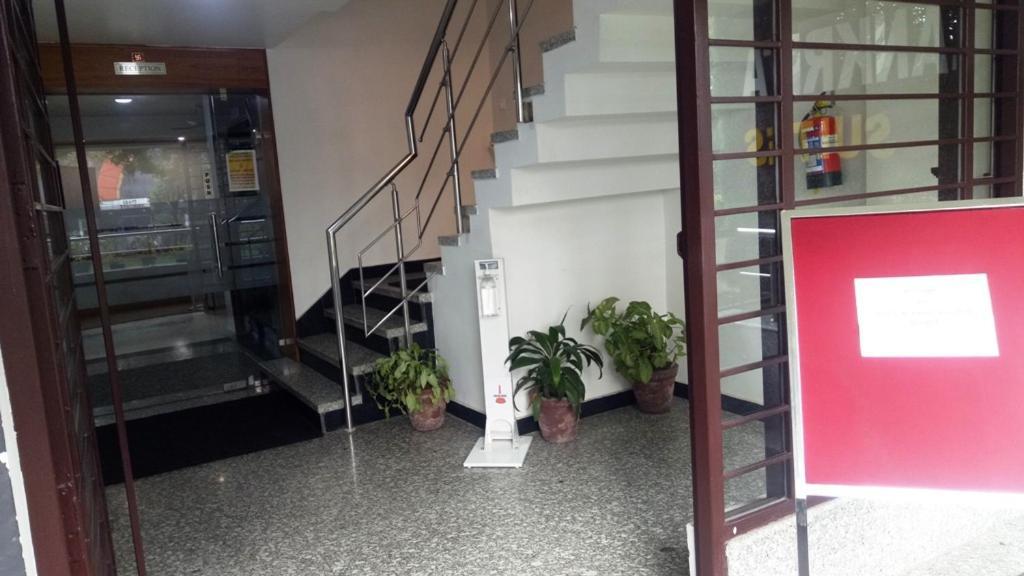 Alankrita Suites & Party Halls Meerut Buitenkant foto