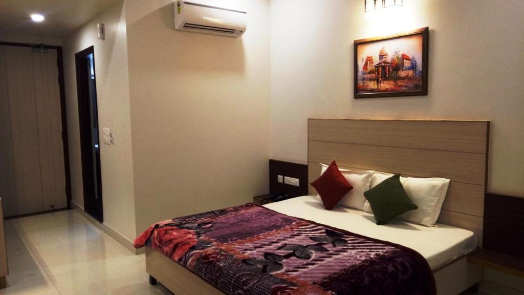Alankrita Suites & Party Halls Meerut Buitenkant foto