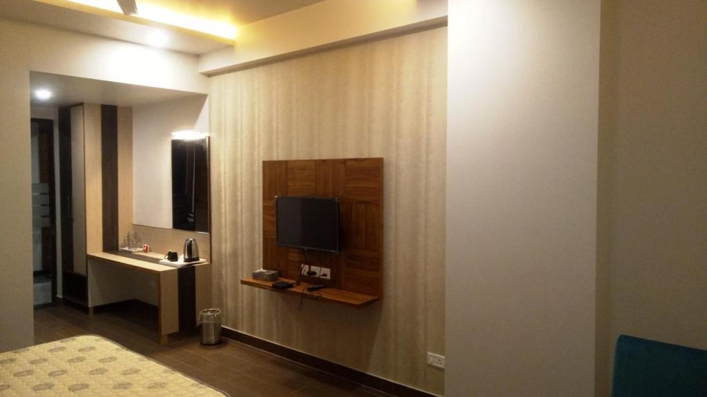 Alankrita Suites & Party Halls Meerut Buitenkant foto