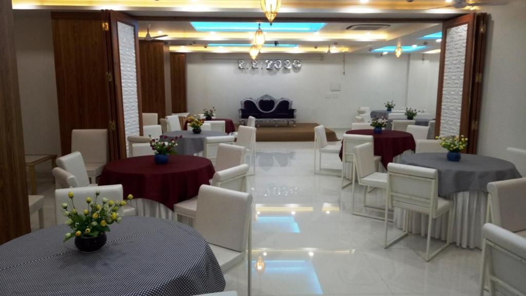 Alankrita Suites & Party Halls Meerut Buitenkant foto