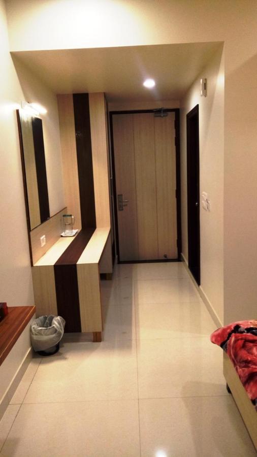 Alankrita Suites & Party Halls Meerut Buitenkant foto