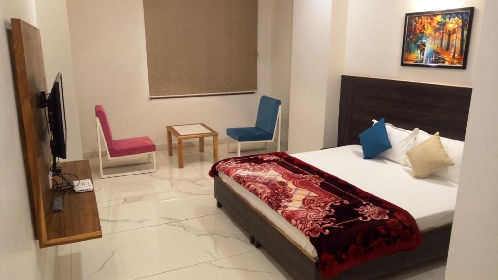 Alankrita Suites & Party Halls Meerut Buitenkant foto