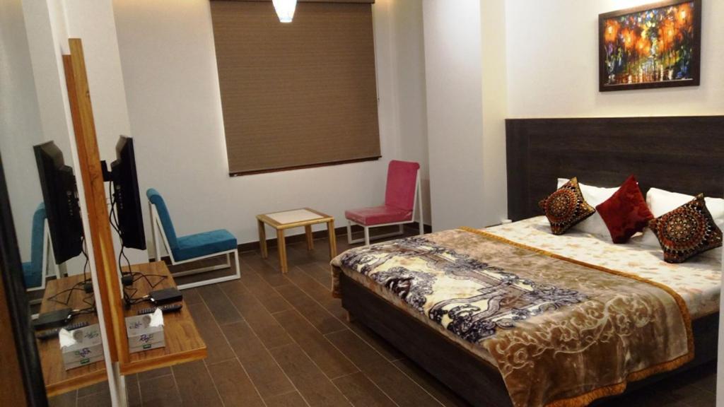 Alankrita Suites & Party Halls Meerut Buitenkant foto