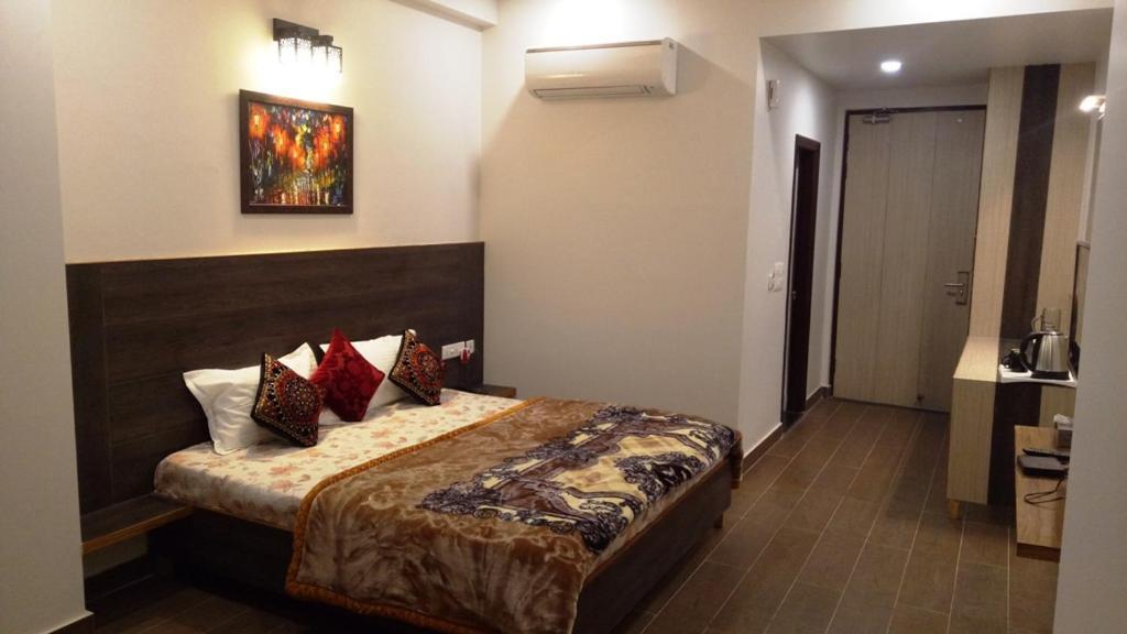 Alankrita Suites & Party Halls Meerut Buitenkant foto