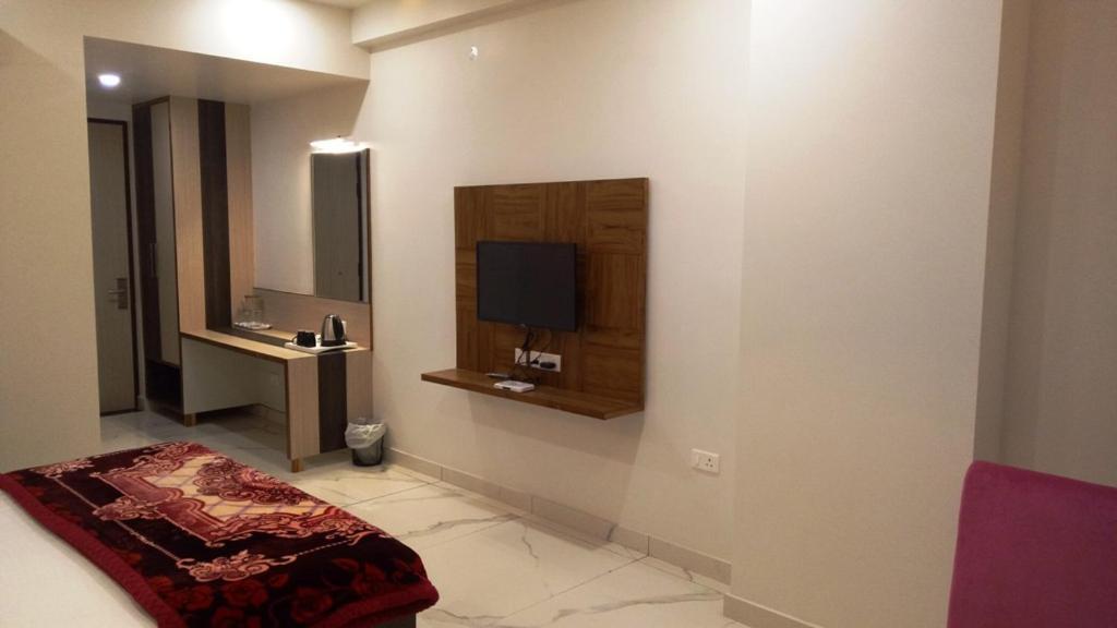 Alankrita Suites & Party Halls Meerut Buitenkant foto